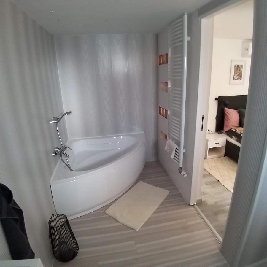 Bubble House - Apartmanok Сильвашварад Экстерьер фото